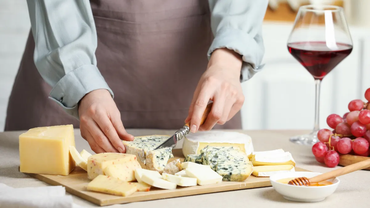 Dementie: regelmatig kaas eten kan mogelijk beschermen