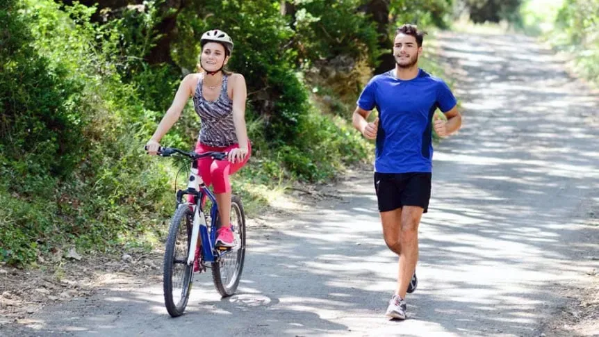 Wandelen of fietsen: wat is beter voor je uithoudingsvermogen en om af te vallen